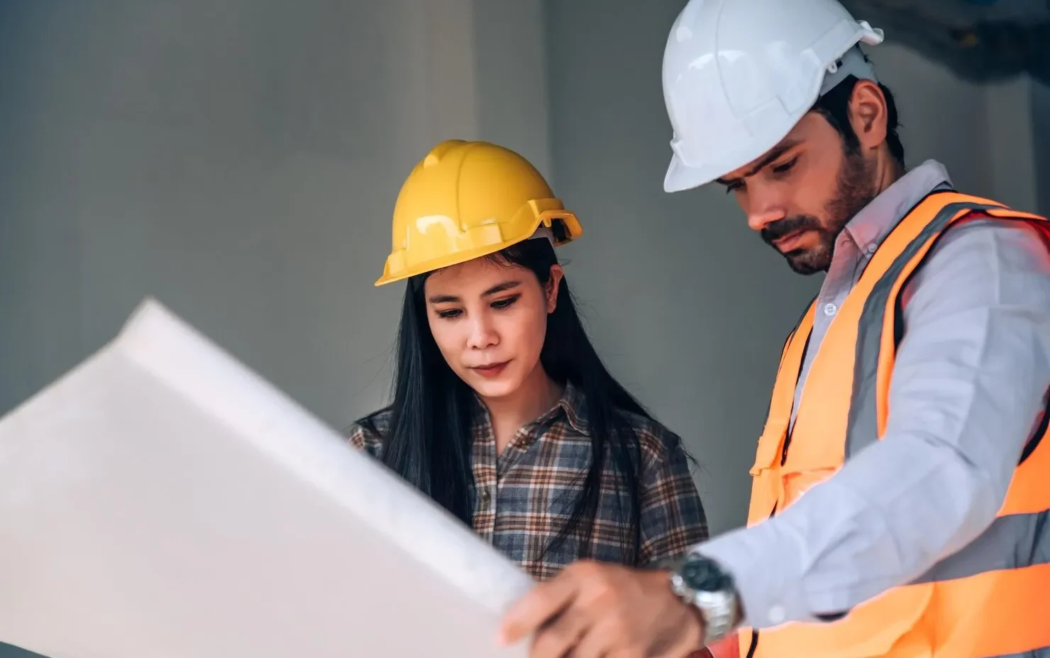 imgi_1_civil-engineer-construction-worker