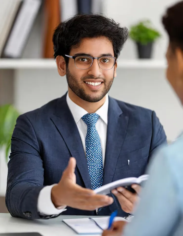 imgi_1_closeup-portrait-smiling-young-male-businessman-office-worker-looking-camera_713888-27441